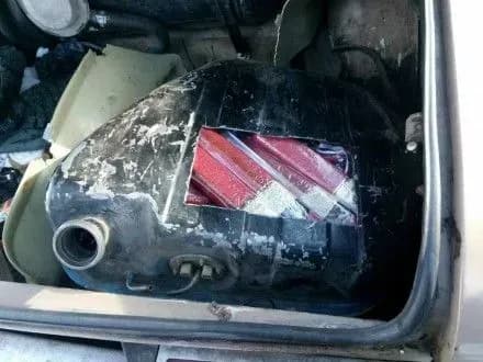 ponad-200-kg-kovbasi-ukrayinets-namagavsya-provezti-na-okupovaniy-donbas-u-benzobatsi