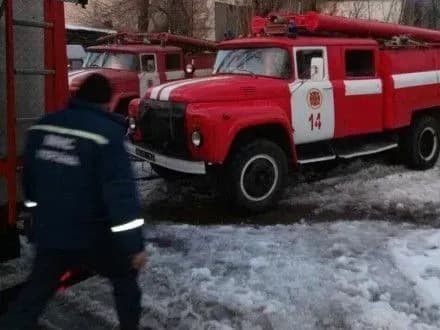 vognebortsi-u-khersoni-zagasili-pozhezhu-v-angari-zi-smityam