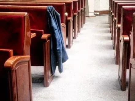 u-vr-virishili-ne-provoditi-plenarnikh-zasidan-iz-14-kvitnya-po-15-travnya