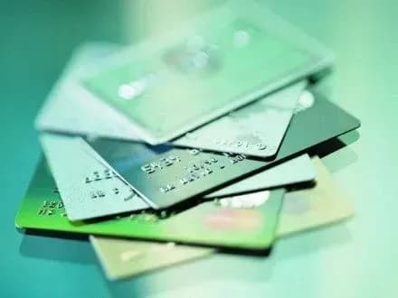 v-odesi-kiberpolitseyski-vikrili-pratsivnitsyu-banku-yaka-zavolodila-100-tis-grn