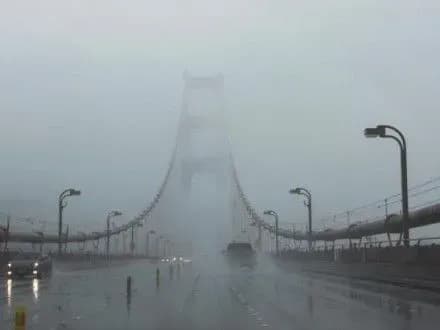 sinoptiki-poperedili-kiyan-pro-tuman-na-dorogakh