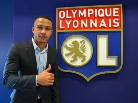 m-depay-pereyshov-do-frantsuzkogo-liona