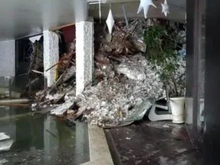 kilkist-zhertv-skhodzhennya-snizhnoyi-lavini-na-gotel-v-italiyi-dosyagla-17