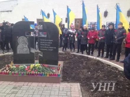 miting-rekviyem-proyshov-u-mariupoli-za-zagiblimi-u-terakti-u-mikrorayoni-skhidniy