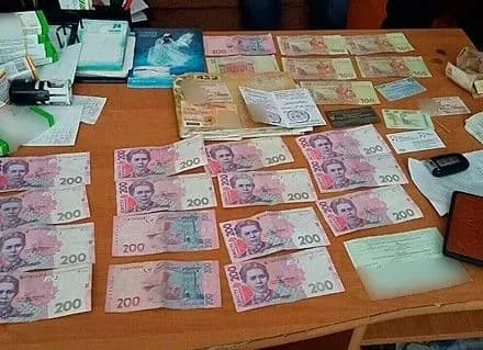 posadovets-likarni-vimagav-vid-zhinki-khabar-za-operatsiyu