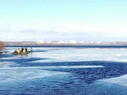 bilshe-20-ribalok-opinilis-na-vidirvaniy-krizhini-na-dnipri-u-kiyevi