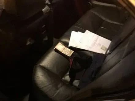 u-krivomu-rozi-zatrimali-prokurora-na-khabari-v-3-tisyachi-dolariv-ssha