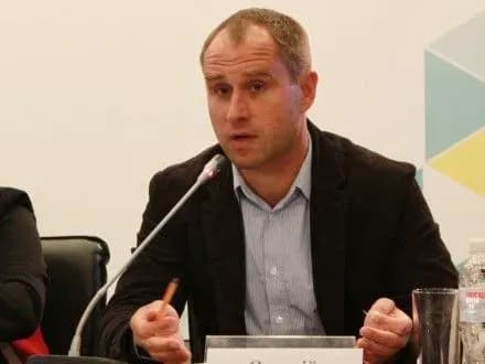 stalo-vidomo-imya-nardepa-chiy-pomichnikh-pogoriv-na-shakhraystvi