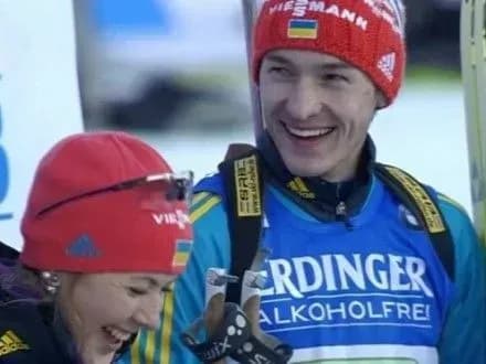 ukrayinski-biatlonisti-pokinuli-pyedestal-ne-bazhayuchi-slukhati-gimn-rf