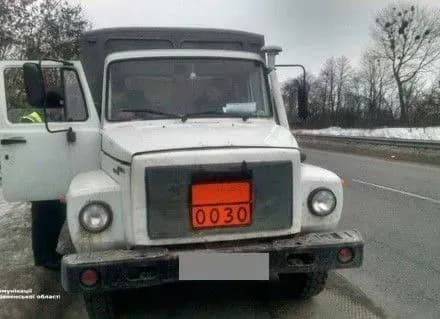 rivnenska-politsiya-zupinila-avtomobil-z-pivtora-tonnami-vibukhivki