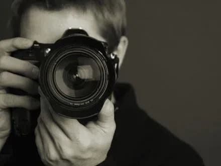 rosiyskogo-fotografa-viklikali-na-dopit-v-moskvi-cherez-fotografiyi-ukrayinskikh-viyskovikh