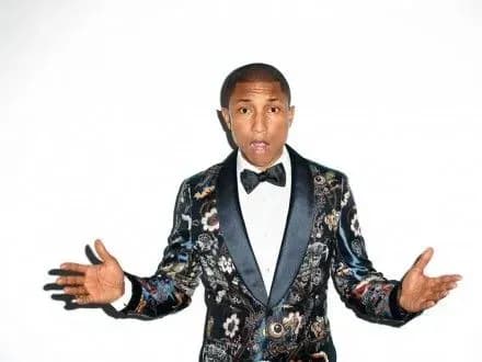 pop-vikonavets-farrell-vilyams-stav-batkom-triyni