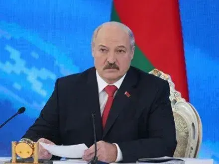 o-lukashenko-zayaviv-scho-ne-dozvolit-kidati-kaminnya-u-bik-rosiyan