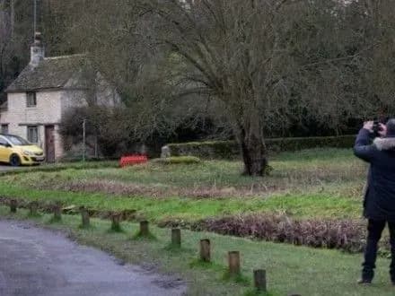 mashinu-yaka-psuvala-turistam-fotografiyi-ponivechili-v-angliyi