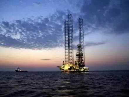 sud-areshtuvav-chotiri-burovi-ustanovki-zakhopleni-rosiyskim-chernomorneftegazom