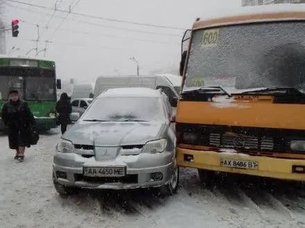 cherez-dtp-na-troyeschini-zupinilisya-troleybusi-zhurnalist