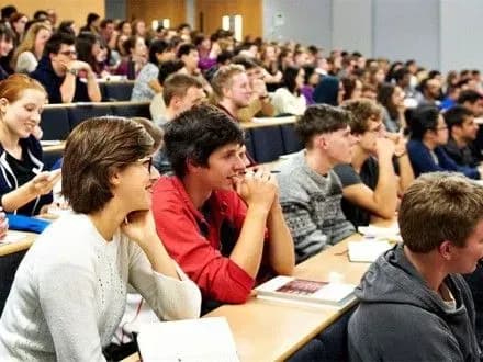 mon-anulyuvalo-litsenziyi-vishiv-na-teritoriyi-okupovanogo-donbasu-ta-v-krimu