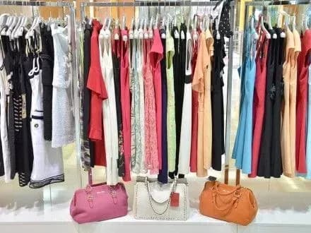 khersonski-mitniki-viluchili-brendoviy-odyag-na-pivmilyona-griven