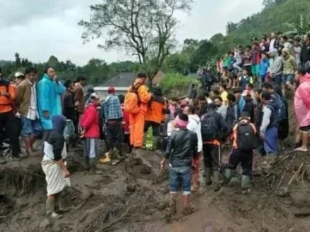 schonaymenshe-12-lyudey-zaginuli-vnaslidok-zsuvu-na-bali