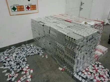 sbu-zatrimala-na-zakarpatti-veliku-partiyu-kontrabandnikh-tsigarok