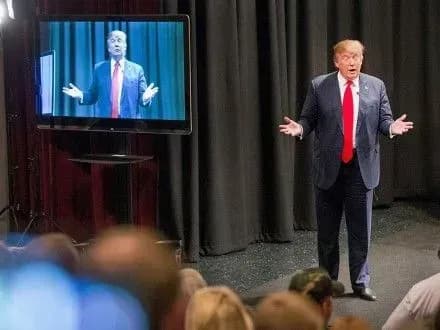 kreml-nakazav-derzhavnim-zmi-menshe-khvaliti-d-trampa-bloomberg