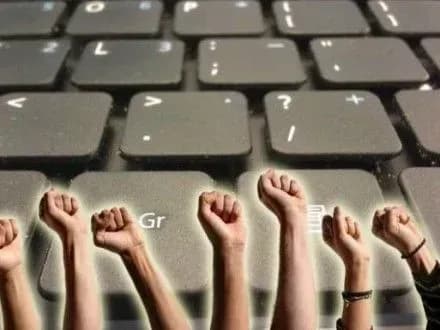 prezidenta-zaklikali-vstanoviti-dlya-deputativ-u-vr-pedali-dlya-golosuvannya