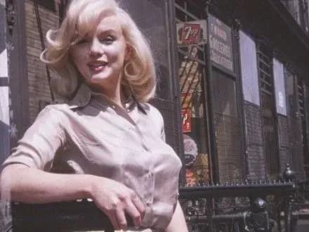 ranishe-nevidomi-foto-vagitnoyi-merilin-monro-zyavilisya-v-merezhi