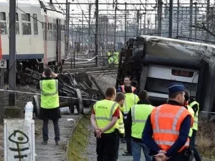 skhodzhennya-poyizda-z-reyok-u-belgiyi-1-lyudina-zaginula-schonaymenshe-27-travmovani