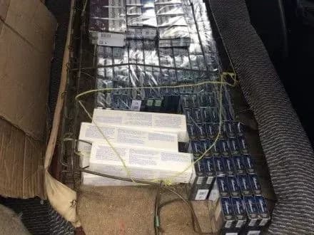 ponad-350-pachok-sigaret-namagalis-perevezti-cherez-kpvv-maryinka