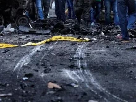 v-siriyi-na-radiokerovanomu-zaryadi-pidirvavsya-avtomobil-z-rosiyskimi-viyskovimi