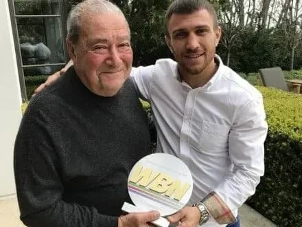 v-lomachenko-otrimav-nagorodu-naykraschomu-bokserovi-roku