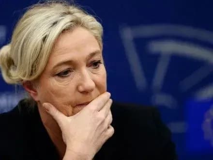 pomichnikiv-m-le-pen-dopitali-u-spravi-netsilovogo-vikoristannya-fondiv-yes