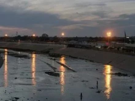 deportovaniy-meksikanets-naklav-na-sebe-ruki-na-kordoni-ssha