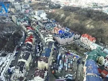 pershiy-den-vesni-andriyivskiy-uzviz-z-visoti-ptashinogo-polotu