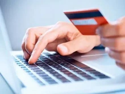 sluzhbovtsi-stolichnogo-univermagu-pererakhuvali-20-mln-grn-na-rakhunki-pidstavnikh-osib