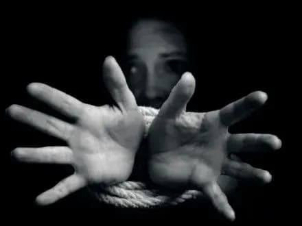 vchitelku-yaka-za-10-tis-dolariv-namagalas-prodati-shkolyarku-suditimut