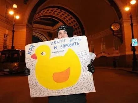 na-narodnomu-skhodi-u-peterburzi-zazhadali-vidstavki-d-medvedyeva