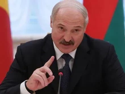 o-lukashenko-zaklikav-biloruskikh-chinovnikiv-pratsevlashtuvati-druzhin-i-kokhanok