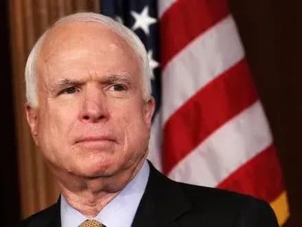 dzh-makkeyn-vimagaye-abi-d-tramp-nadav-dokazi-proslushki-yogo-telefonu