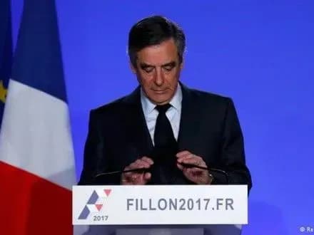 u-frantsiyi-rozshirili-proti-f-fiyona-cherez-podarovaniy-dorogiy-odyag