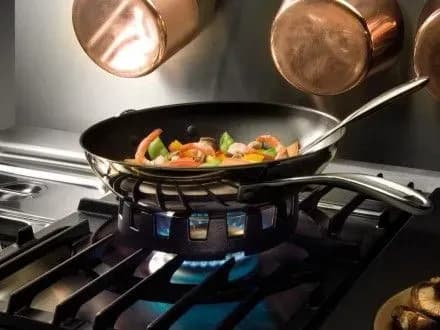 kiyanin-otruyivsya-chadnim-gazom-cherez-pidgoryannya-yizhi-na-pliti