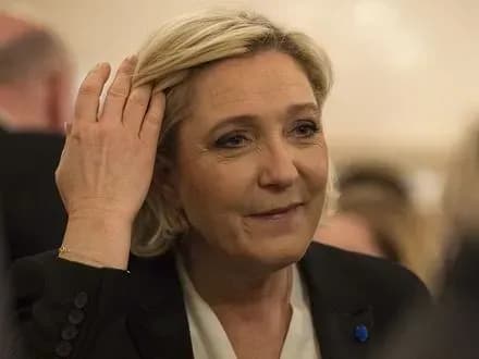 m-le-pen-zustrilasya-z-v-putinim-u-kremli