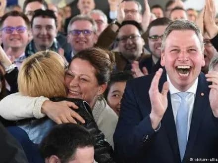 na-zemelnikh-viborakh-u-saari-vpevneno-peremagaye-partiya-a-merkel