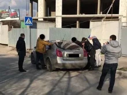 gromadski-aktivisti-vimagali-groshi-u-posadovtsya-khmelnichchini