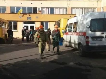 troye-girnikiv-yaki-postrazhdali-na-shakhti-stepova-dosi-perebuvayut-u-likarni