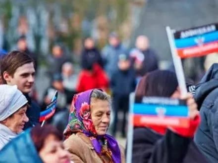 zhiteli-okupovanogo-donbasu-skarzhatsya-na-rozpodil-gumdopomogi-rozvidka