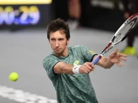 s-stakhovskiy-obigrav-dvokh-tenisistiv-na-starti-turniru-u-frantsiyi