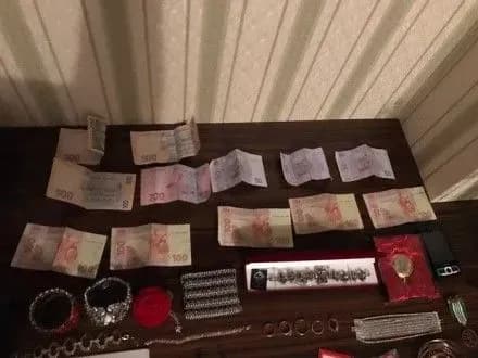 dvokh-volinskikh-mitnikiv-spiymali-na-khabari