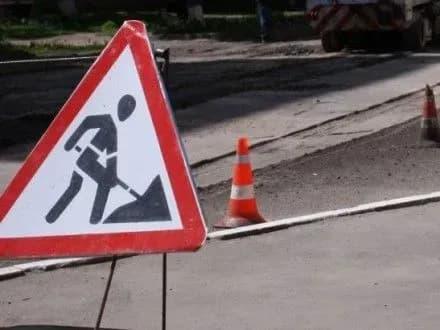 vidsogodni-obmezhat-rukh-transportu-na-kiltseviy-dorozi-v-kiyevi