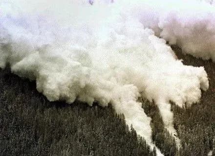 lavinna-nebezpeka-zberezhetsya-u-karpatakh